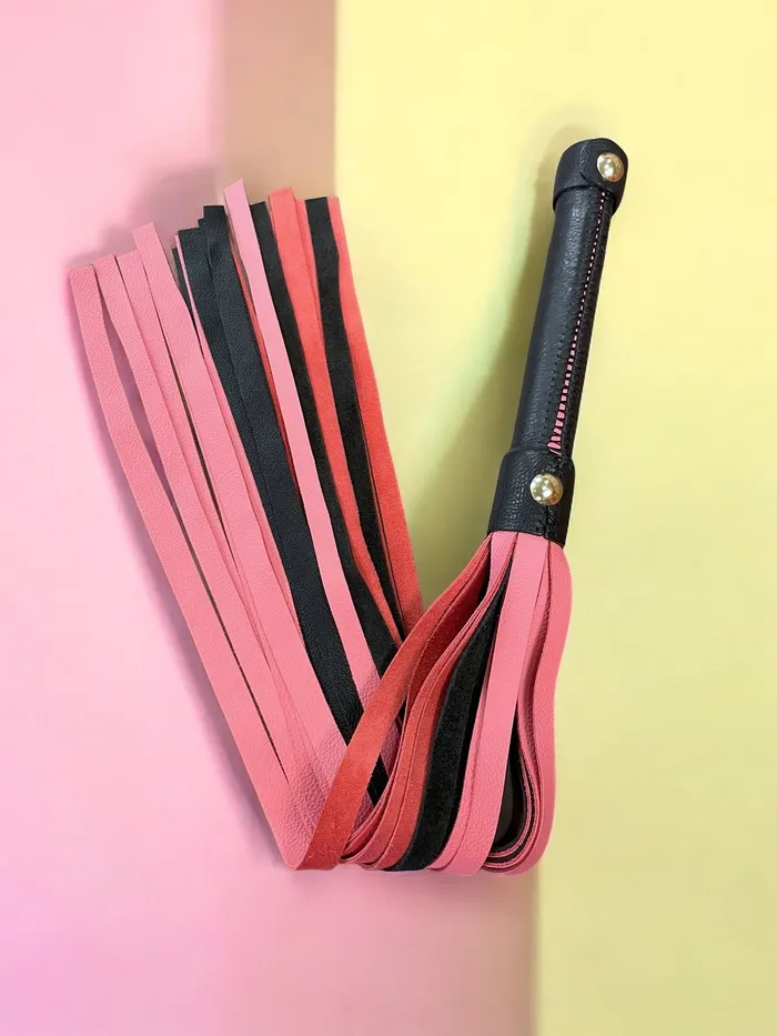Lonicera Leather Lonicera Stitched Handle Floggers Vibrators